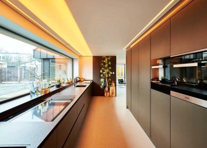 Küchendecke mit LED-Beleuchtung von Warm- bis Tageslichtweiß und Hinterleuchtung, Plameco Siegen