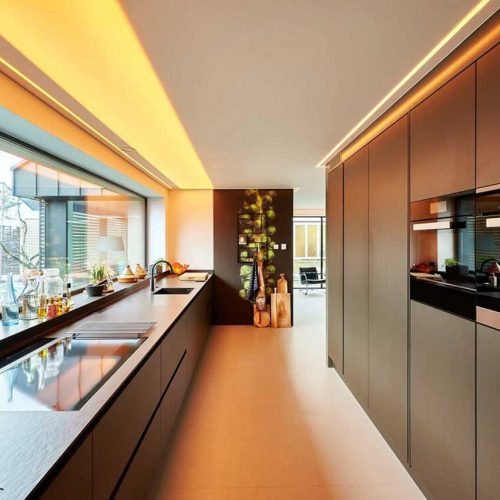 Küchendecke mit LED-Beleuchtung von Warm- bis Tageslichtweiß und Hinterleuchtung, Plameco Siegen